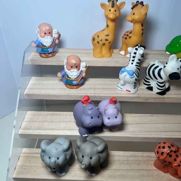 Lot of Older Style Fisher Price Little People Noahs and Animals Replacements - Picture 3 of 3